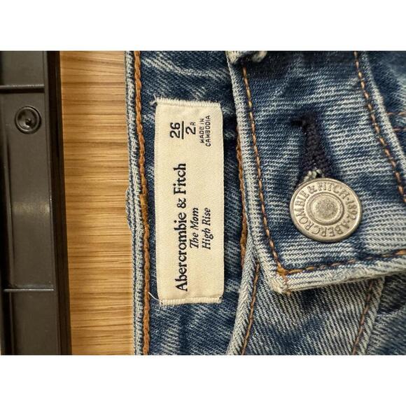 Abercrombie Curve Love High Rise Mom Jeans Distressed Size 2 / 26 NWOT - Picture 4 of 4